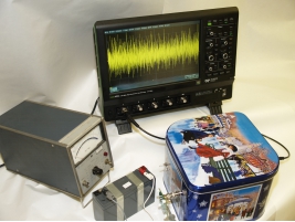 Pg电子游戏平台：线nV√Hz噪声和120dB电源抑制(图9)