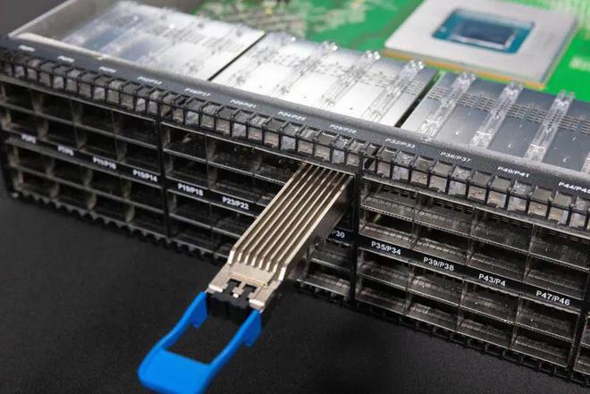 Pg电子游戏：一窥Marvell512T、800GbE交换机内部(图7)