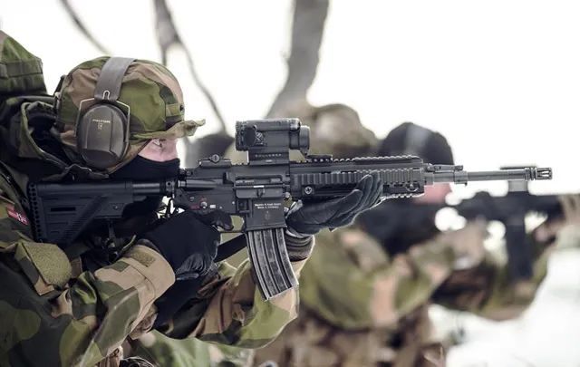 Pg电子平台：美军下一代步枪彻底凉了？先续购M16A4后升级M4(图9)