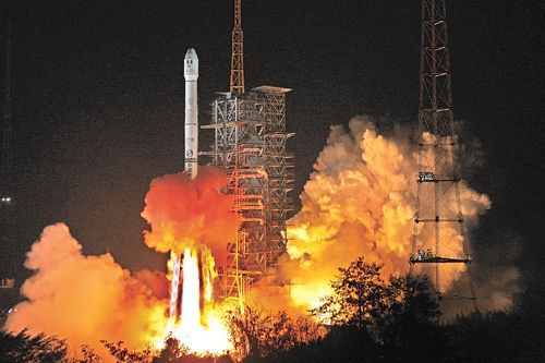 Pg电子游戏：火箭发射为什么要喷水一次400吨只为降温？燃料不会被浇灭吗？(图2)