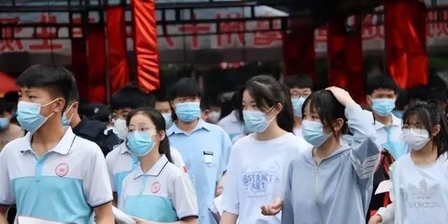 Pg电子游戏：初中生直升高中的希望来了计划2025年全面推行(图2)