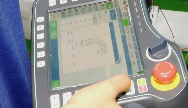 Pg电子游戏平台：突破业内极限！国产造双臂载荷50公斤纯电驱人形机械臂诞生(图2)