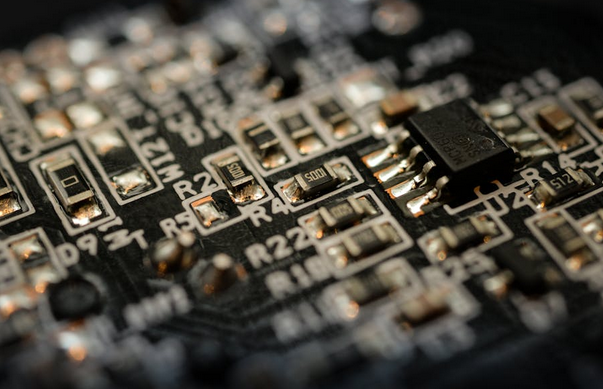 Pg电子平台：浪涌抑制器的工作原理及使用方法详解(图1)