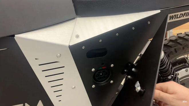 Pg电子游戏：BlackTeaMotorbikes推出的Wildfire：强劲而创新的电动摩托车(图7)