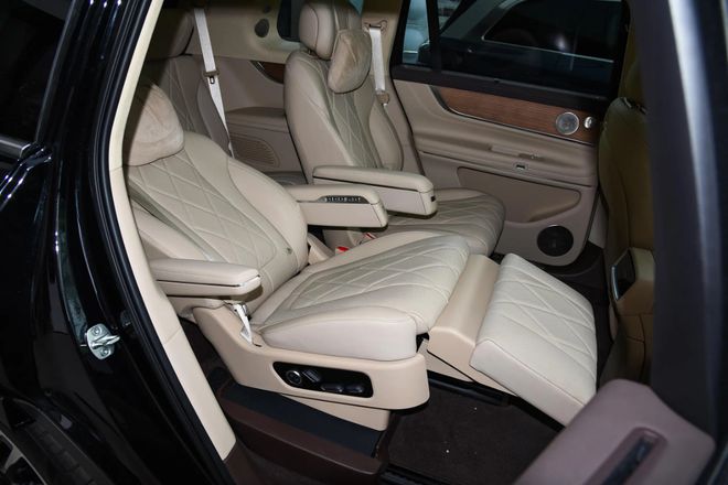 Pg电子游戏：华为又一大爆款来了全新问界M8订单火爆破9万辆M9同款三联屏(图6)