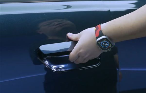 Pg电子游戏：华为又一大爆款来了全新问界M8订单火爆破9万辆M9同款三联屏(图9)