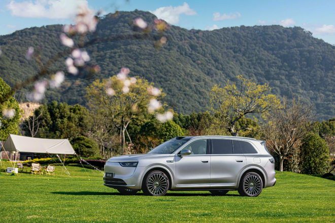 Pg电子游戏：华为又一大爆款来了全新问界M8订单火爆破9万辆M9同款三联屏(图12)