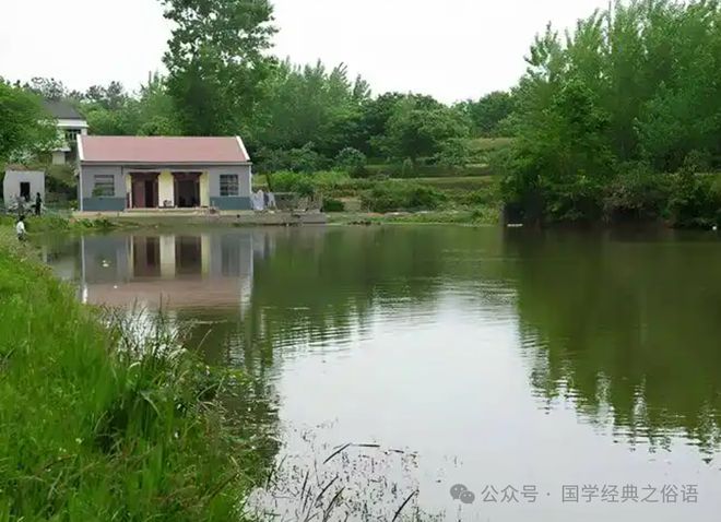 Pg电子平台：老话说“屋后开塘家破人亡”是什么意思？屋后有塘不好吗？该看看(图3)