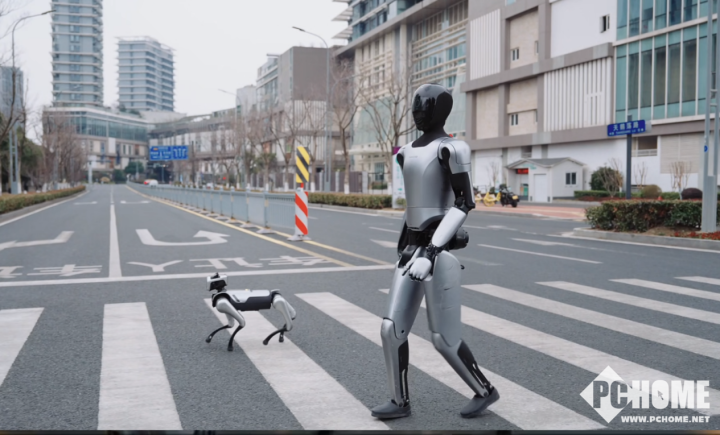Pg电子游戏：魔法原子2025场景战略发布会：人形机器人与四足机器人亮相(图2)