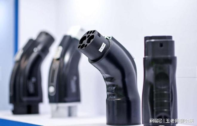 Pg电子游戏：充电桩展破壁能源史：深港科技集群第二极领航充电桩革命(图5)