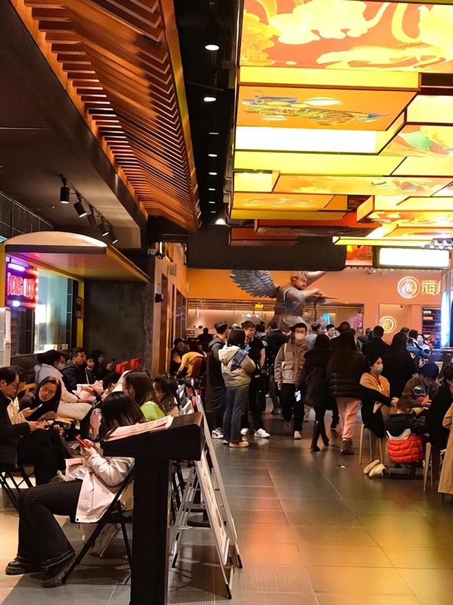 Pg电子游戏：当购物中心退化成地下王国：来看看这个B层是怎么火起来的！(图8)