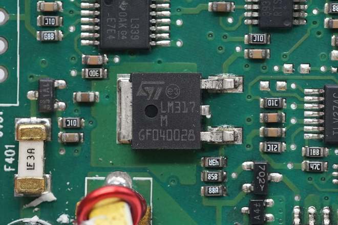 Pg电子游戏：PFC+正激架构设计艾默生1725W开关电源模块拆解(图9)