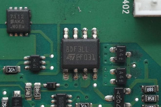 Pg电子游戏：PFC+正激架构设计艾默生1725W开关电源模块拆解(图13)