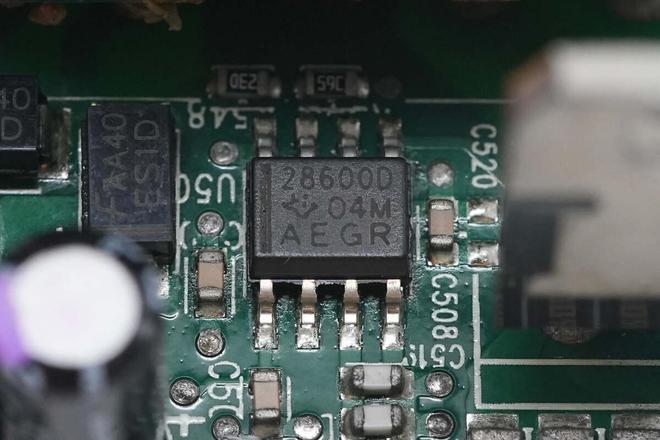 Pg电子游戏：PFC+正激架构设计艾默生1725W开关电源模块拆解(图15)