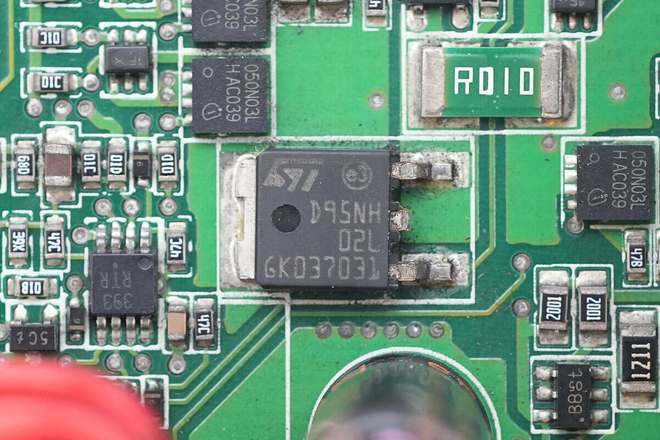 Pg电子游戏：PFC+正激架构设计艾默生1725W开关电源模块拆解(图17)