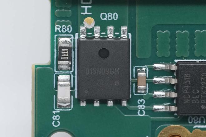 Pg电子平台：致能蓝宝石氮化镓加持500W超薄模块电源助力高效供电新时代(图10)