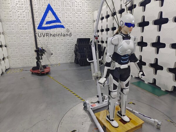 Pg电子游戏：奇瑞墨甲机器人”墨茵”成为全球首个完成软硬件欧盟认证的人形机器人(图2)