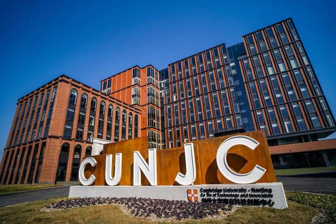 Pg电子游戏：800年剑桥为何选择南京？这位剑桥教授“牵手”