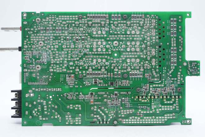 Pg电子平台：内置全日系电解电容明纬1500W开关电源模块拆解(图3)