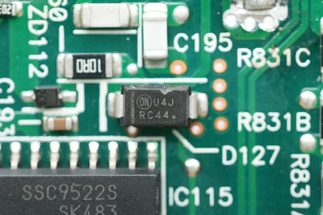 Pg电子平台：PFC+LLC+同步整流架构设计台达550W碳化硅服务器电源拆解(图5)