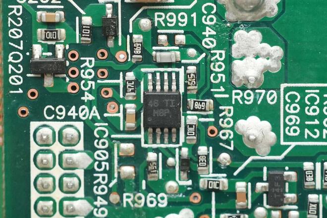 Pg电子平台：PFC+LLC+同步整流架构设计台达550W碳化硅服务器电源拆解(图6)