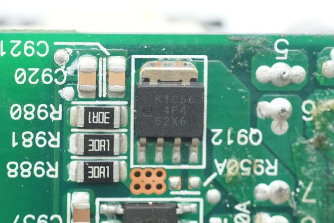 Pg电子平台：PFC+LLC+同步整流架构设计台达550W碳化硅服务器电源拆解(图7)