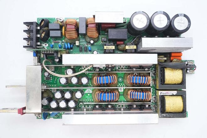 Pg电子游戏:内置全日系电解电容明纬1500W开关电源模块拆解(图2)