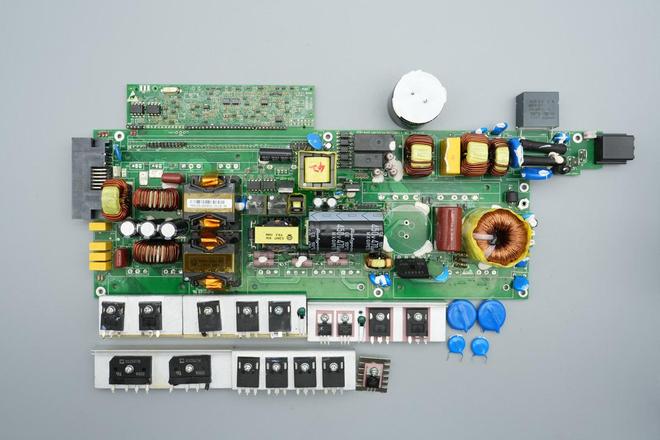 Pg电子游戏：PFC+移相全桥+同步整流架构设计华为交换机2200W电源模块拆解(图2)