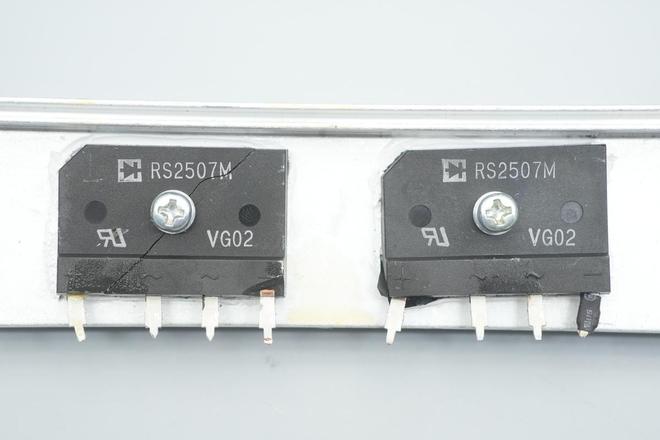 Pg电子游戏：PFC+移相全桥+同步整流架构设计华为交换机2200W电源模块拆解(图5)