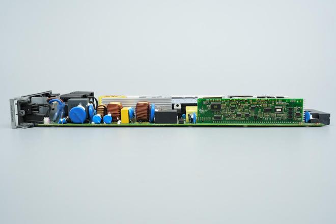 Pg电子游戏：PFC+移相全桥+同步整流架构设计华为交换机2200W电源模块拆解(图3)