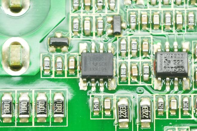 Pg电子游戏：PFC+移相全桥+同步整流架构设计华为交换机2200W电源模块拆解(图10)