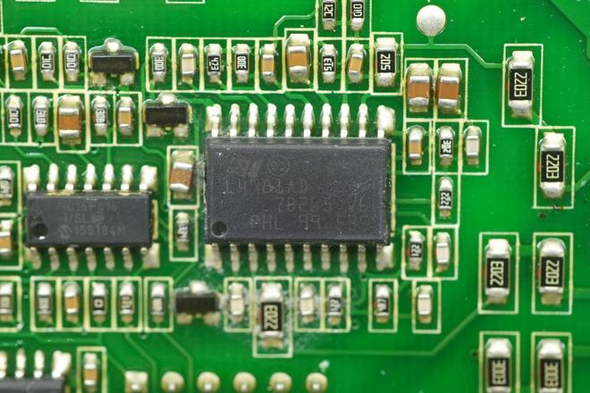 Pg电子游戏：PFC+移相全桥+同步整流架构设计华为交换机2200W电源模块拆解(图7)