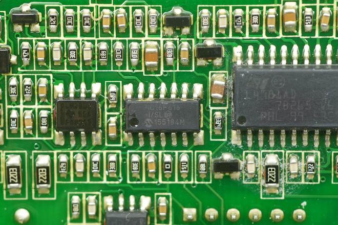 Pg电子游戏：PFC+移相全桥+同步整流架构设计华为交换机2200W电源模块拆解(图8)