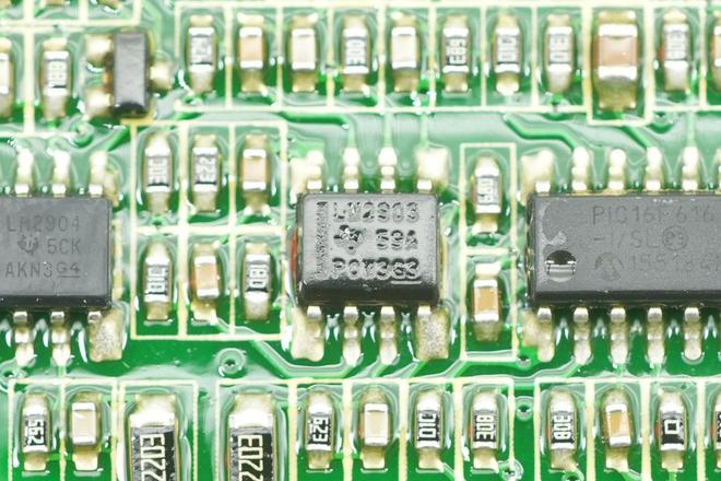 Pg电子游戏：PFC+移相全桥+同步整流架构设计华为交换机2200W电源模块拆解(图9)