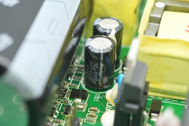 Pg电子游戏：PFC+移相全桥+同步整流架构设计华为交换机2200W电源模块拆解(图14)