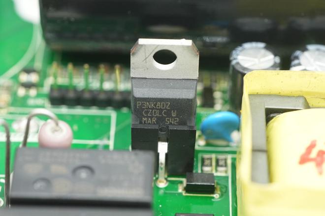 Pg电子游戏：PFC+移相全桥+同步整流架构设计华为交换机2200W电源模块拆解(图15)