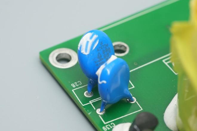 Pg电子游戏：PFC+移相全桥+同步整流架构设计华为交换机2200W电源模块拆解(图16)