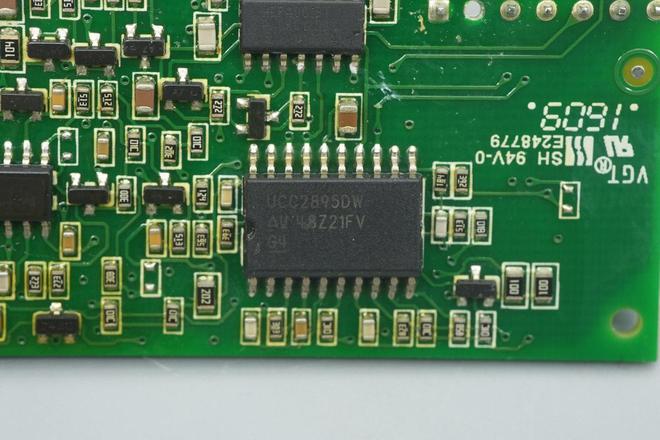 Pg电子游戏：PFC+移相全桥+同步整流架构设计华为交换机2200W电源模块拆解(图19)