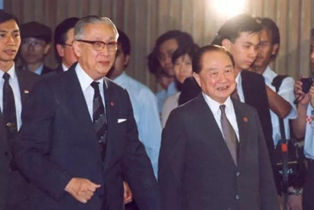 Pg电子平台：1998年上海和平饭店42岁蔡英文嫩得像少女谁料她后来竟成了民族罪人！(图5)